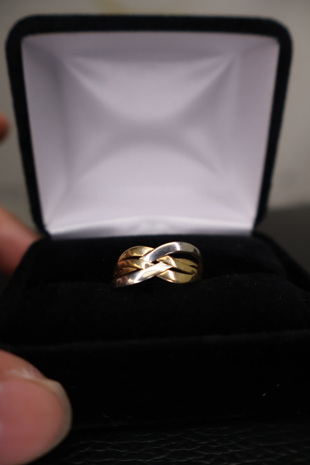 Two-Tone Crossover Ring